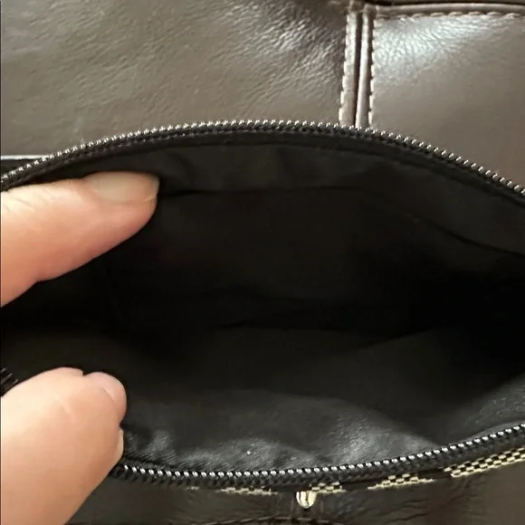 Coach wristlet - Picture 3 of 3